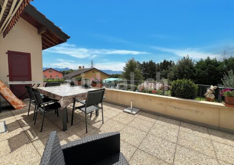 Spacieux appartement de 6.5 pièces dans villa de 2 lots