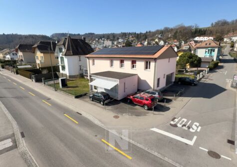 Immeuble de 4 logements avec annexes au centre de Lucens