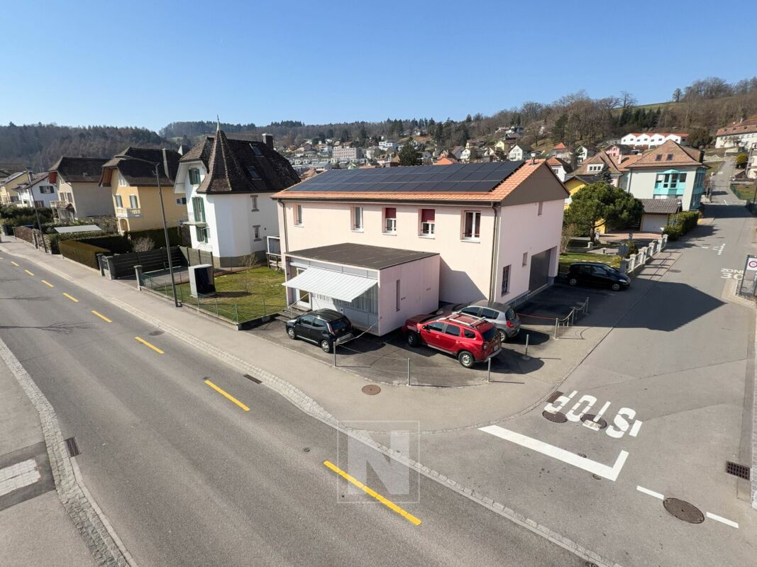 Immeuble de 4 logements avec annexes au centre de Lucens