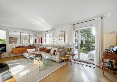 Villa contigüe en bout d’env. 180 m2 + salle de jeu