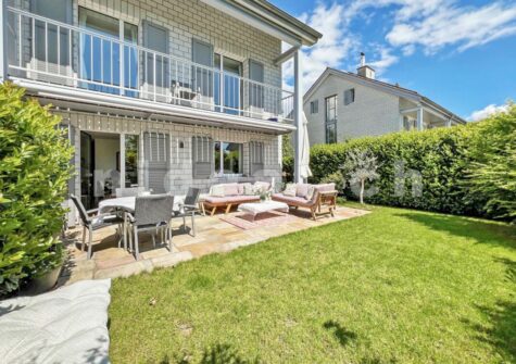 Villa contigüe d’env. 192 m2 + spacieuse salle de jeu